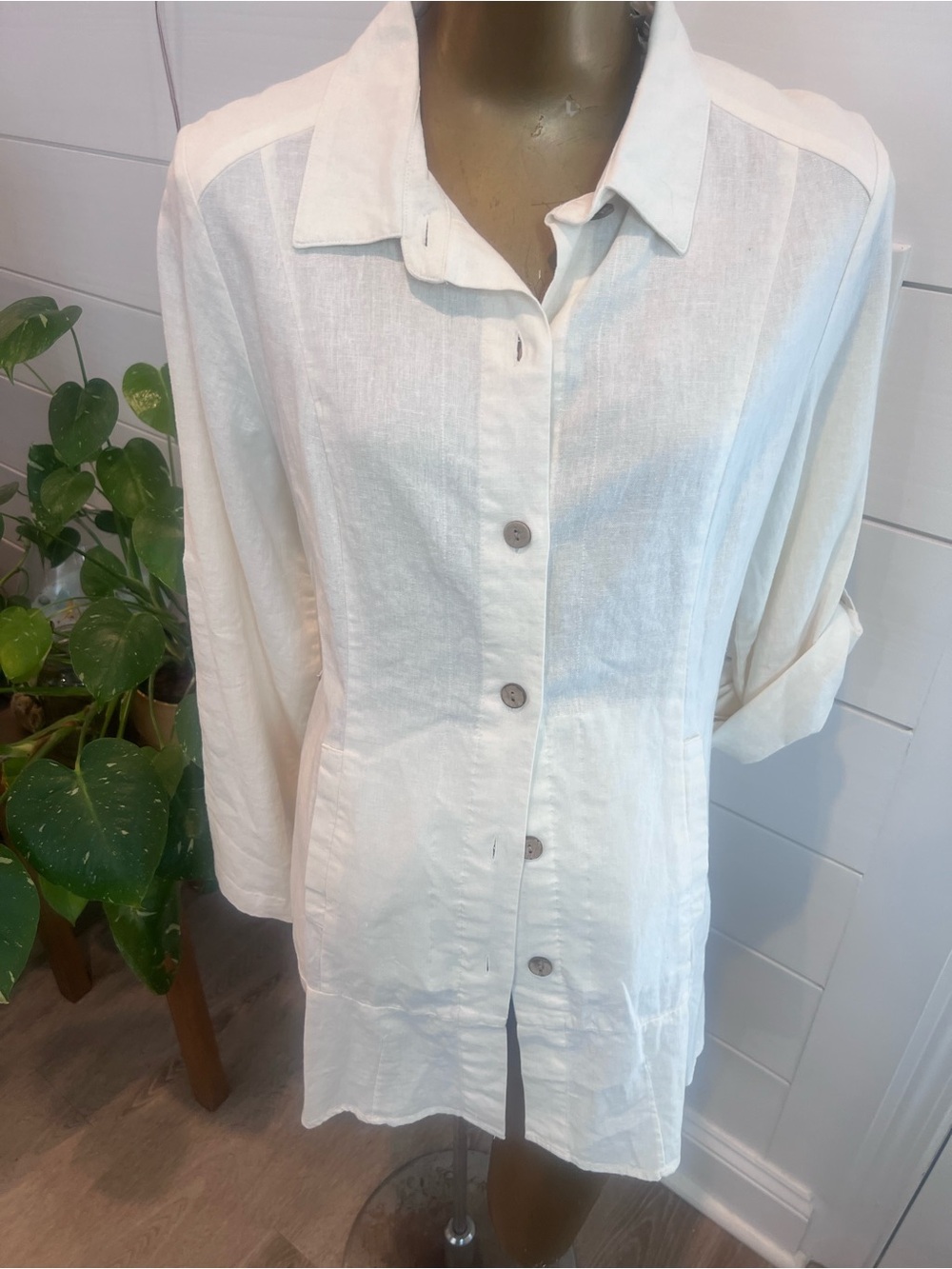 Women’s  White Button-Up Linen Shirt